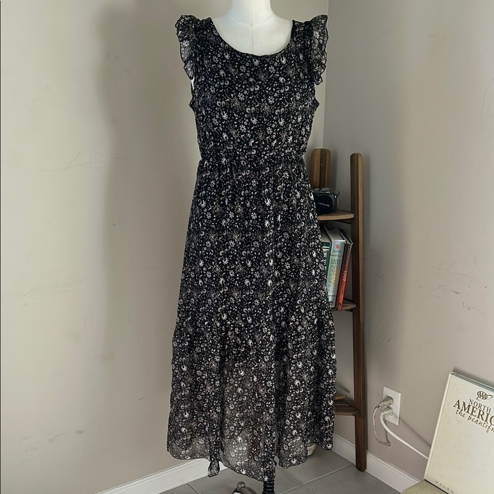 Le Regazze Silk Blend Black and White Ruffled Tiered Midi Sundress size M